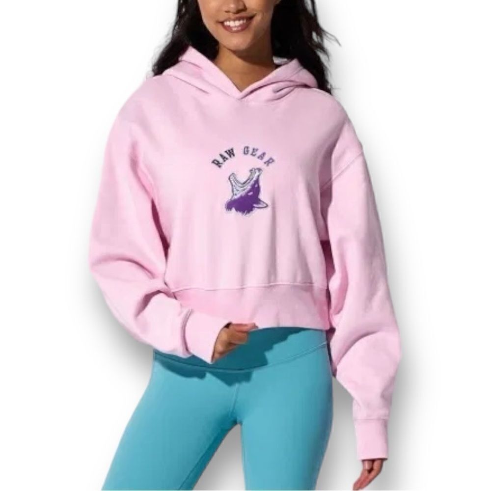 RAWGEAR Vintage Women’s Core Cropped Wolf Appliqué Hoodie in the Size XL in Pink